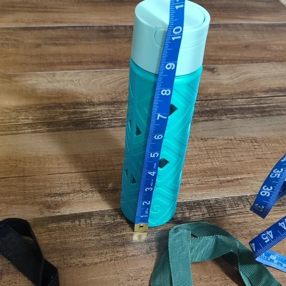 Lululemon - 2 Small Reusable Tote Gift Bags and Glass Water Bottle With Silicone - Picture 15 of 15